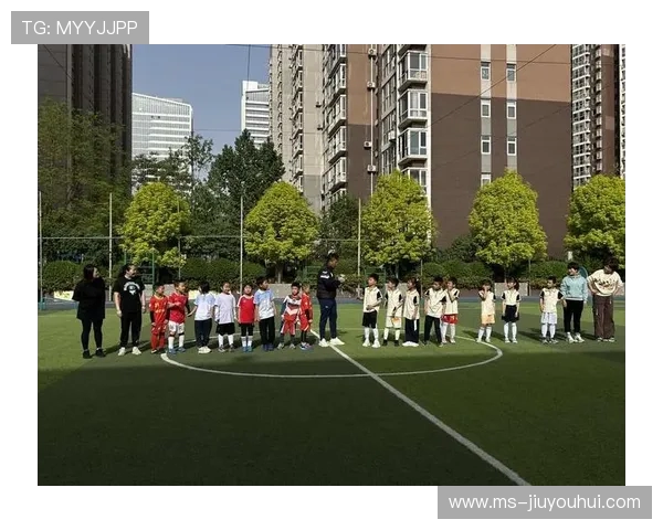 宜州足球老师以青春热血点燃校园体育梦想推动青少年全面发展 宜州足球老师以青春热血点燃校园体育梦想推动青少年全面发展